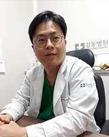 Глава отделения по лечению позвоночника Канг Сок Квон